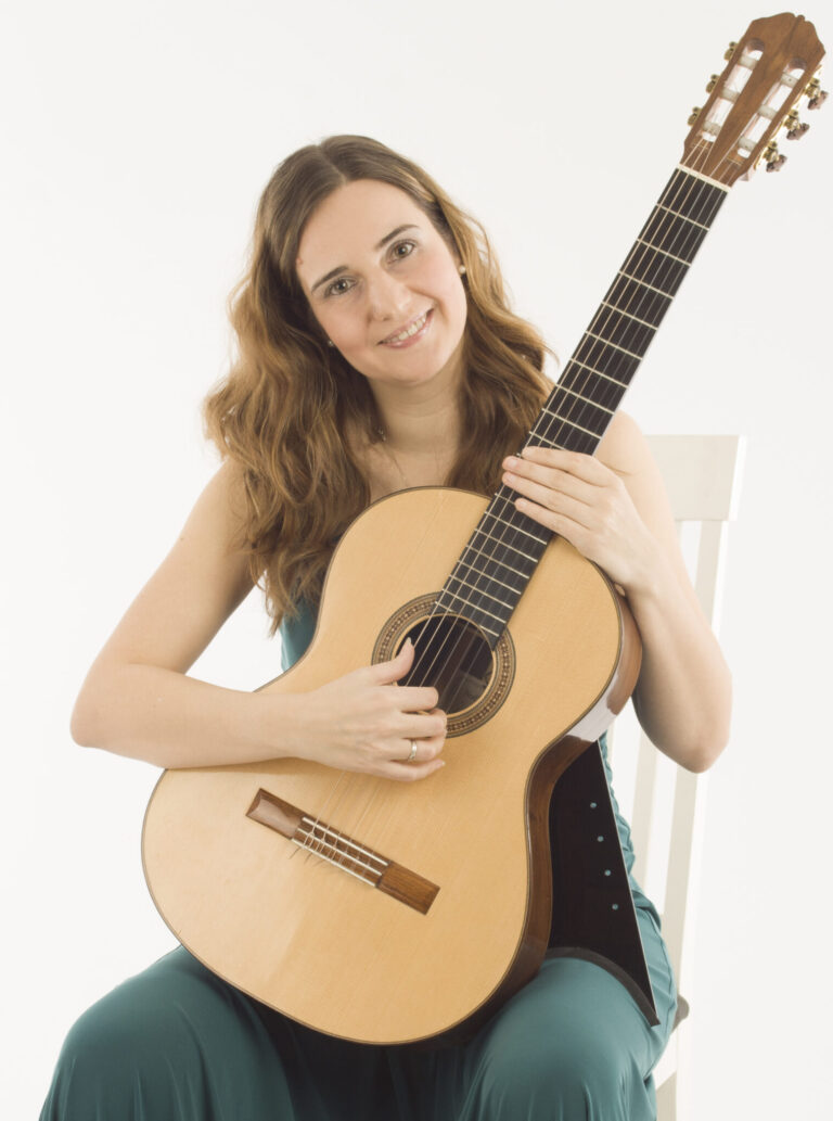 D. Tóth Melinda klasszikus gitárral